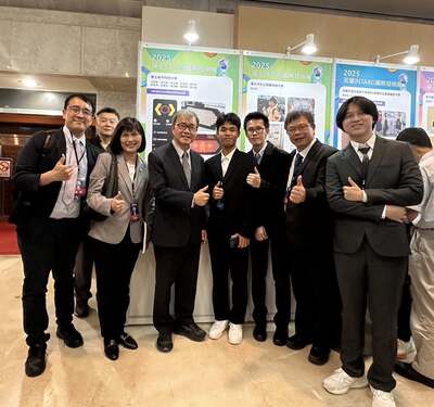 大學網 / 城市科大學生國際發明展勇奪多面金牌 教育部長親自表揚