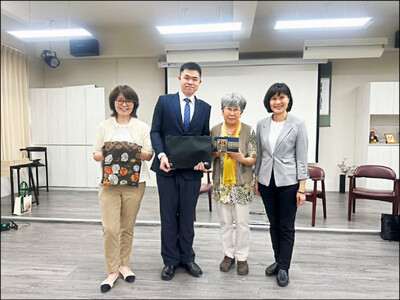 自由時報 / 靠一張名片找回父親遺物 日人訪城市科大 感謝台灣情誼